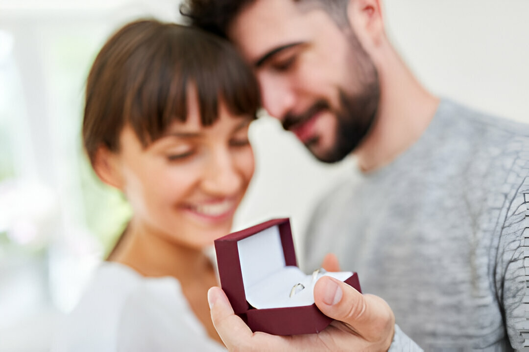 How-to-Choose-the-Right-Wedding-Band-from-Newport-Jewelers