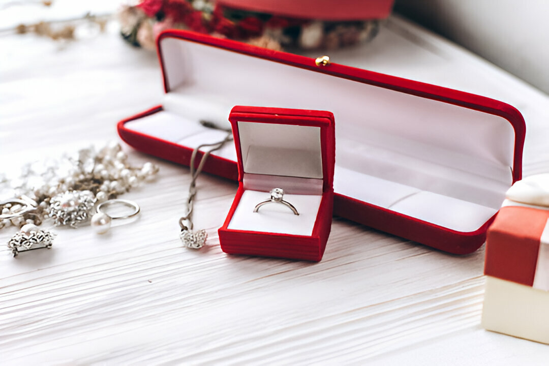 Best-Anniversary-and-Birthday-Jewelry-from-Newport-Jewelers