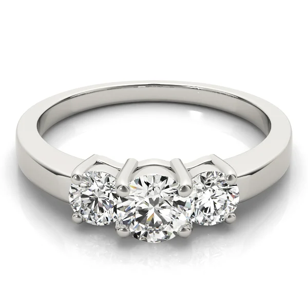 ENGAGEMENT RINGS 3 STONE ROUND - Image 3