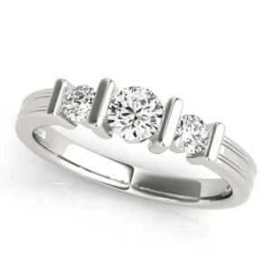 ENGAGEMENT RINGS 3 STONE ROUND