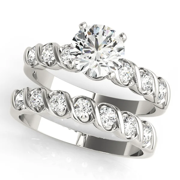Single Row Peg Head Engagement Ring - Image 3