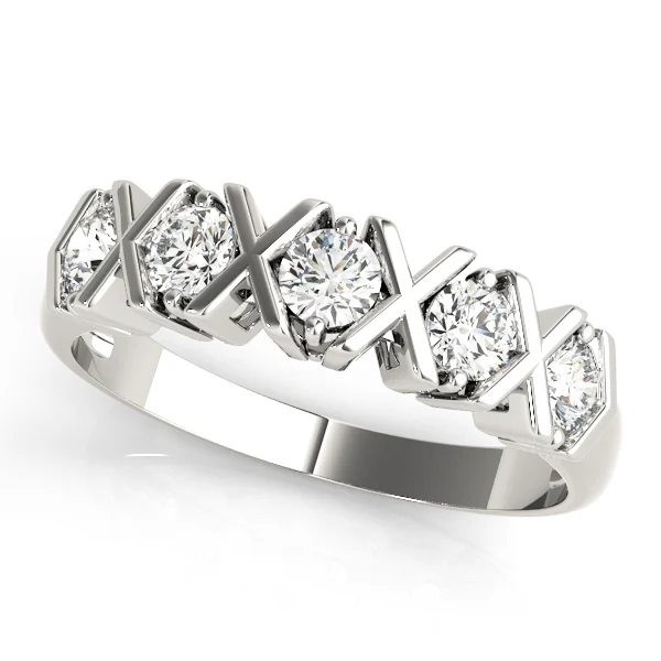 XO-Shape Prong Set Wedding Band