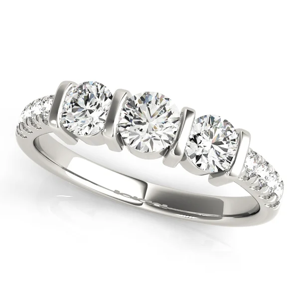 ENGAGEMENT RINGS 3 STONE ROUND