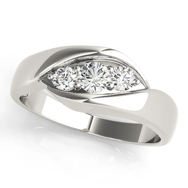 ENGAGEMENT RINGS 3 STONE ROUND