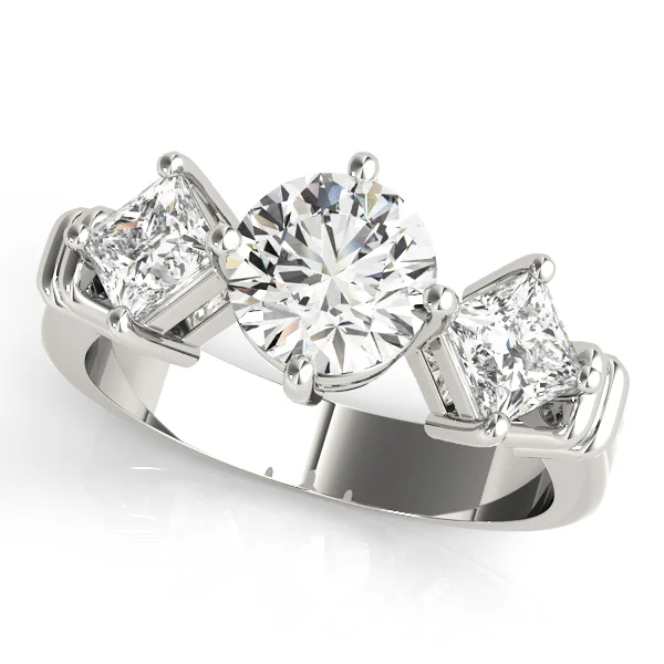 ENGAGEMENT RINGS 3 STONE ROUND