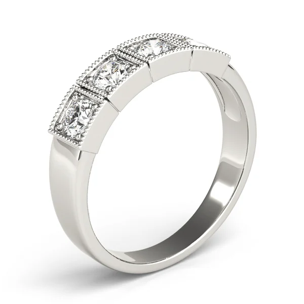 ENGAGEMENT RINGS 3 STONE ROUND - Image 4