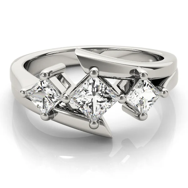 ENGAGEMENT RINGS 3 STONE PRINCESS - Image 3