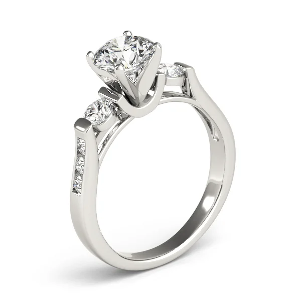 ENGAGEMENT RINGS 3 STONE ROUND - Image 4