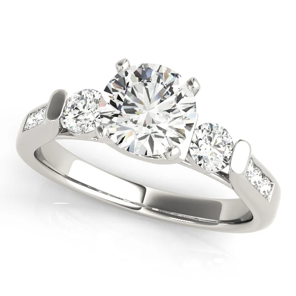 ENGAGEMENT RINGS 3 STONE ROUND